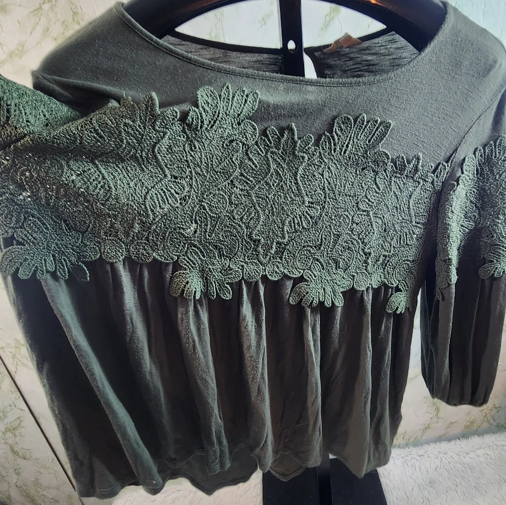 ADIVA Beautiful Embroidered Applique Top